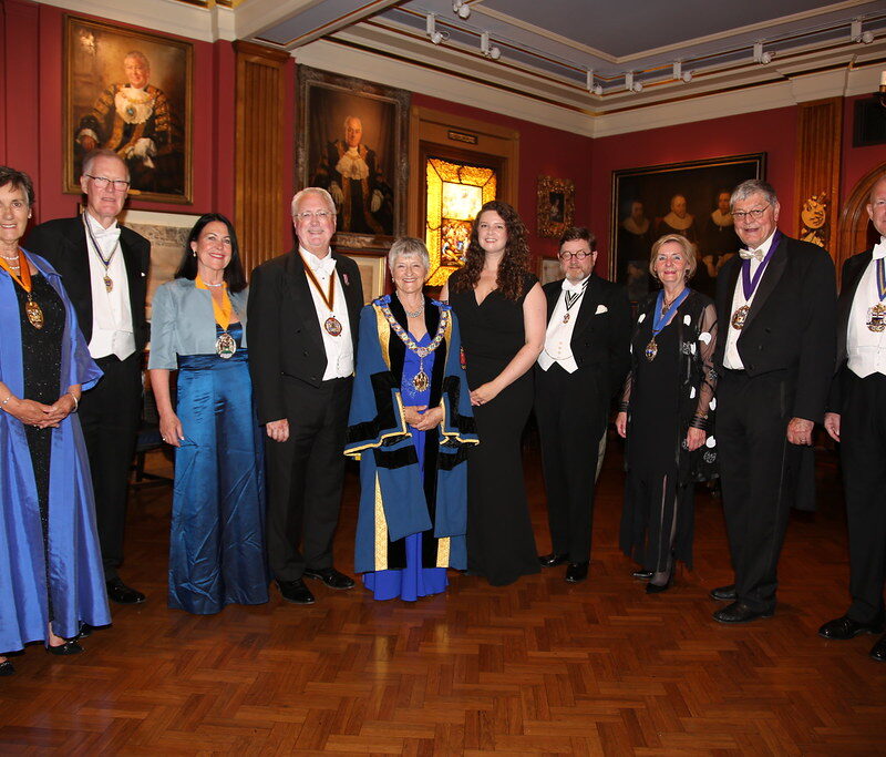 Photograph of attendees at the Worshipful Company of Scientific Instrument Makers' annual banquet, including In2scienceUK staff member Rebecca Jelbert with the WCSIM Master in the centre